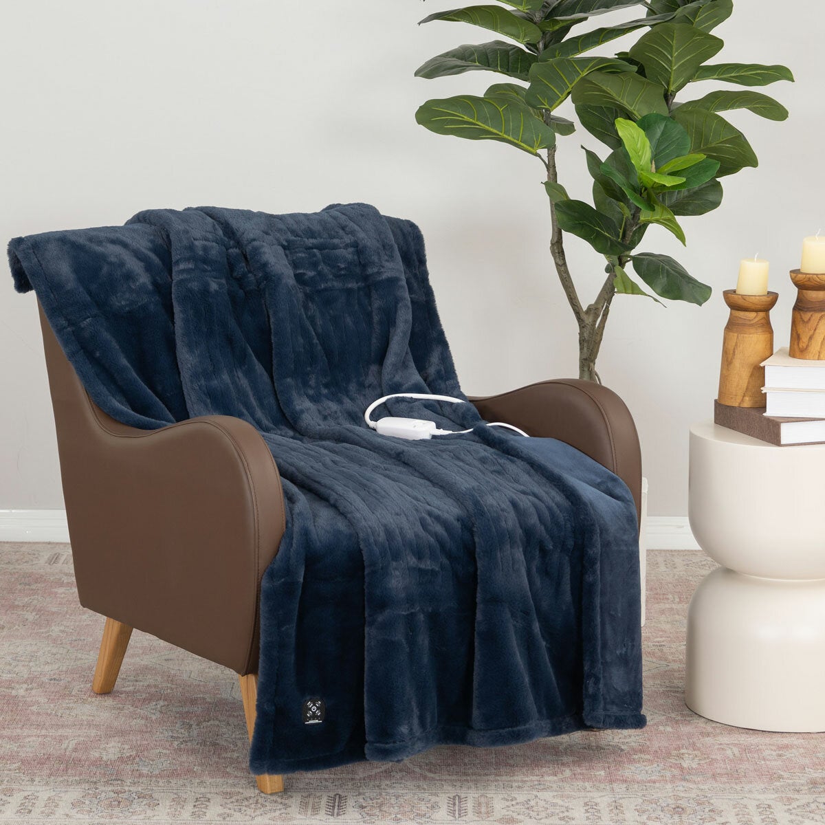 Berkshire Luxe Faux Fur Heated Throw in 3 Colours, 127 x 152 cm - Navy