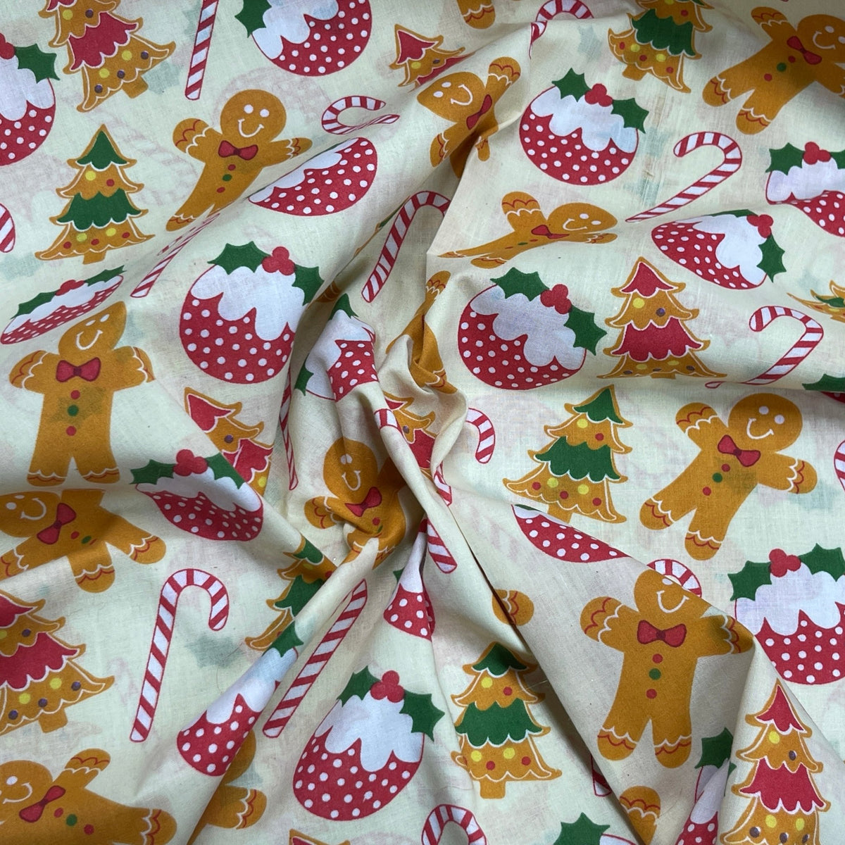 Christmas Pudding & Gingerbread Men Polycotton Xmas Fabric 45", Cream - Bull Ring Fabrics