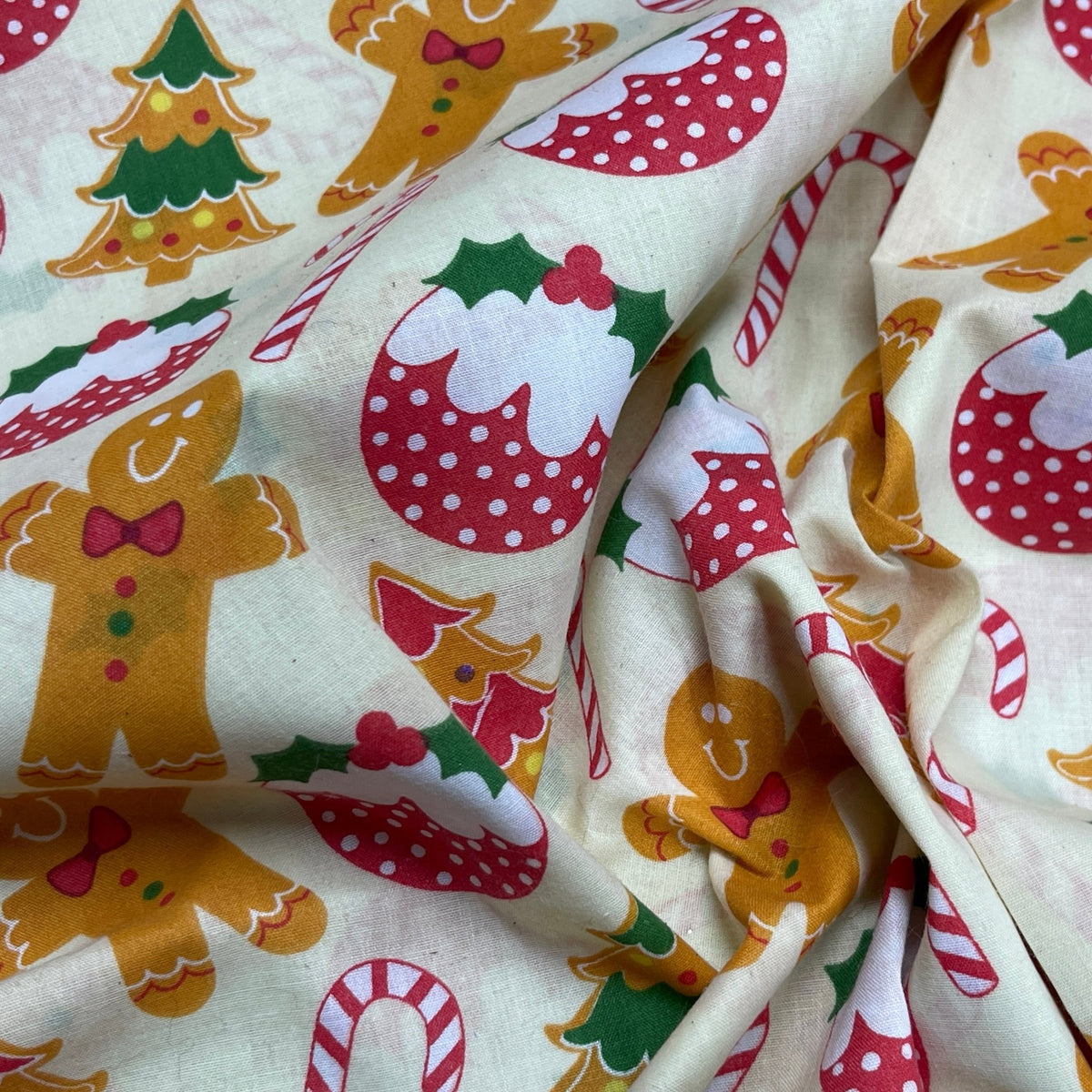 Christmas Pudding & Gingerbread Men Polycotton Xmas Fabric 45", Cream - Bull Ring Fabrics