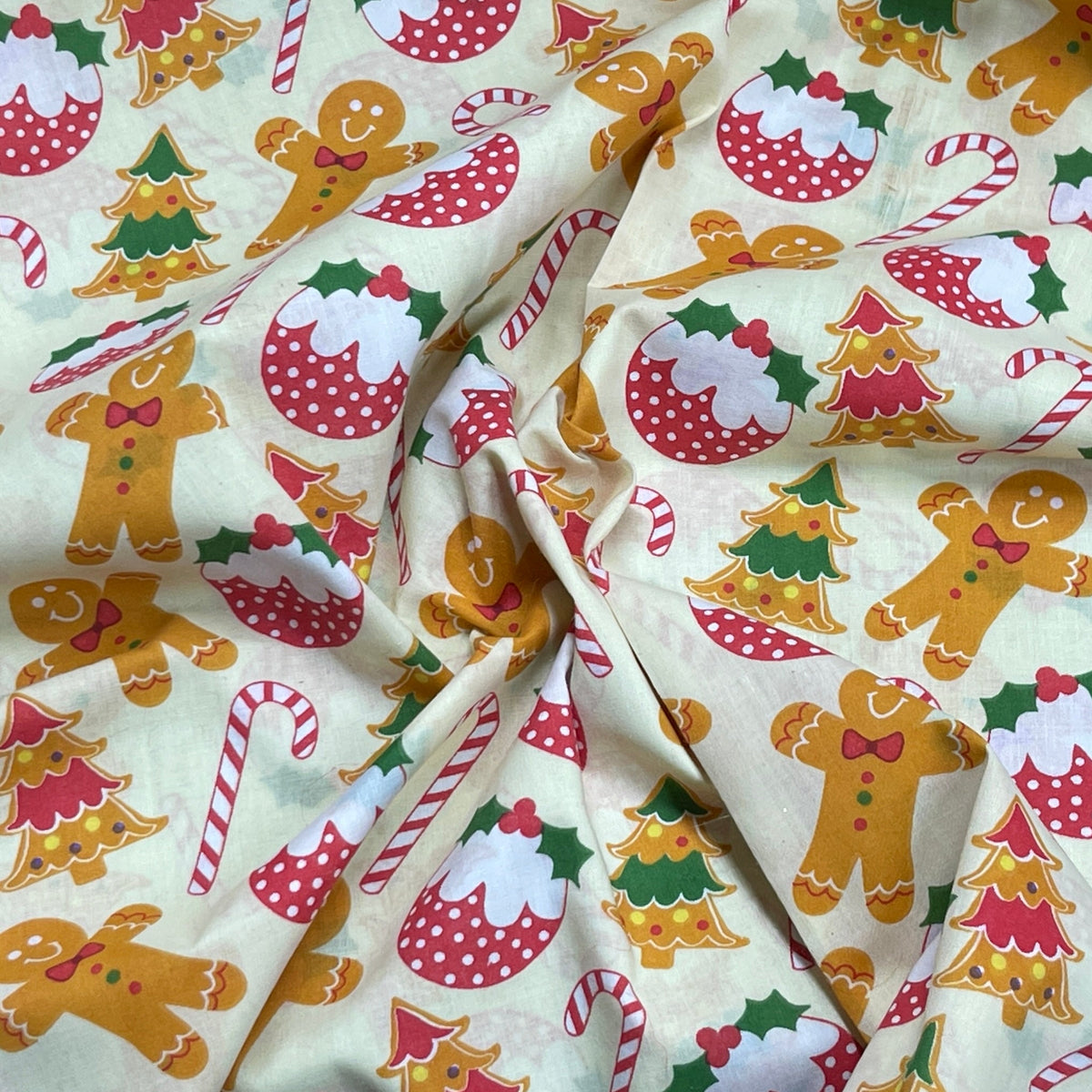 Christmas Pudding & Gingerbread Men Polycotton Xmas Fabric 45", Cream - Bull Ring Fabrics