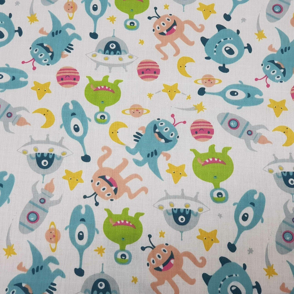Aliens Print Sci-fi Polycotton Fabric Dress Crafts 45", White - Bull Ring Fabrics