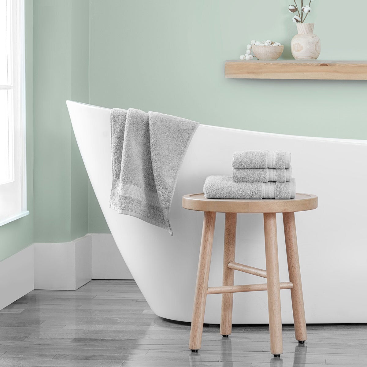 Grandeur 100% cotton bath sheets in light grey