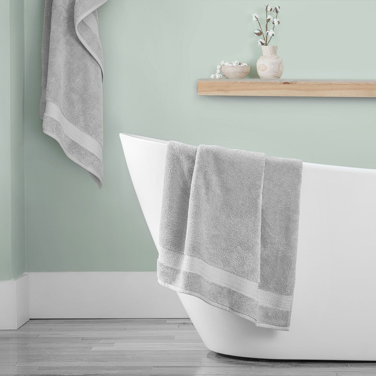 Grandeur 100% cotton bath sheets in light grey