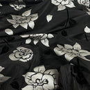 Taftstoff mit goldener Wirbelstickerei 