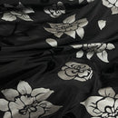 Taftstoff mit goldener Wirbelstickerei 