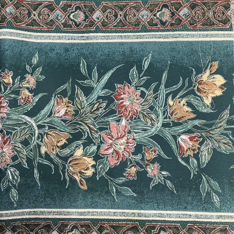 Cremefarbener und lila Blumen-Vorhangstoff aus Baumwolle im Vintage-Stil
