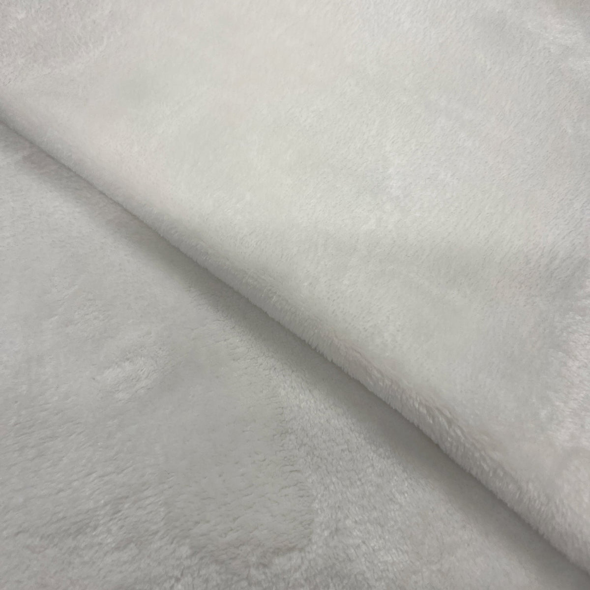 Mary's Lamb Soft Cuddle Fleece Fabric 150cm, Silver - Bull Ring Fabrics