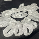 Schwarzer Taftstoff mit Sonnenblumenband, Creme