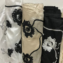 Schwarzer Taftstoff mit Sonnenblumenband, Creme