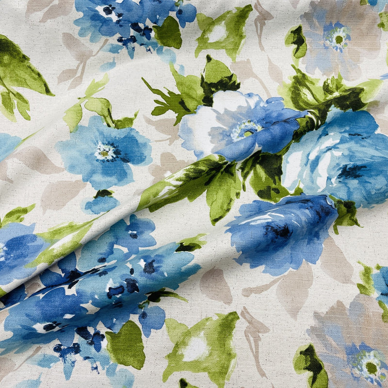 Blauer Stoff mit Blumenmuster aus Baumwolle und Leinen