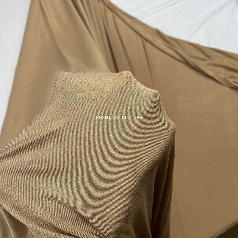 Kamel Hautfarbenes Rippenjersey-Stretch-Bardot-Kostüm aus figurbetontem Stoff, Trikotkleid