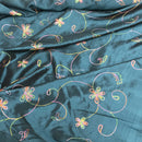 Taftstoff mit Blumenstickerei, Blaugrün