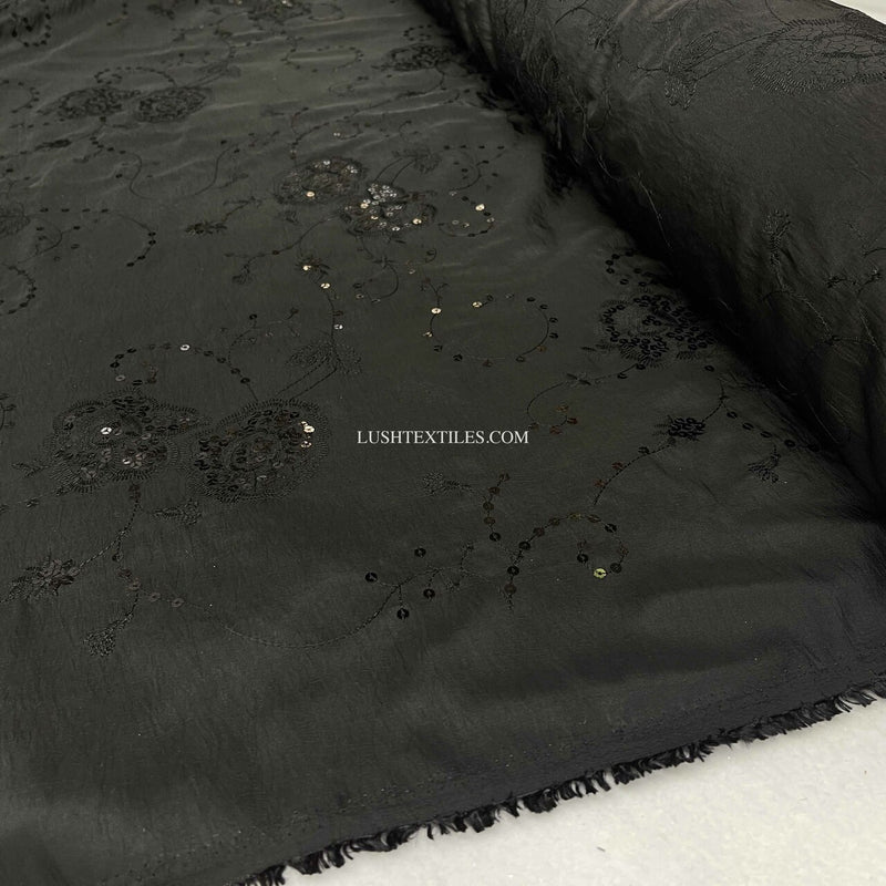 Taftstoff mit Stickerei und Blumenpailletten, Schwarz
