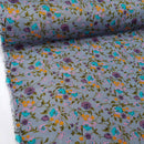 Viskosestoff mit Blumenmuster im Vintage-Stil, Grau