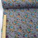Viskosestoff mit Blumenmuster im Vintage-Stil, Grau