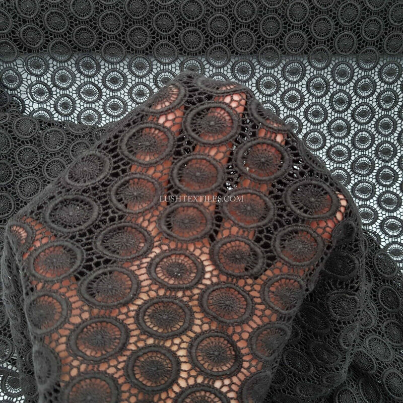 SCHWARZ gefleckte florale Guipure-Spitze aus Baumwolle für Kleider, Brautbesatz, Hochzeitsbluse