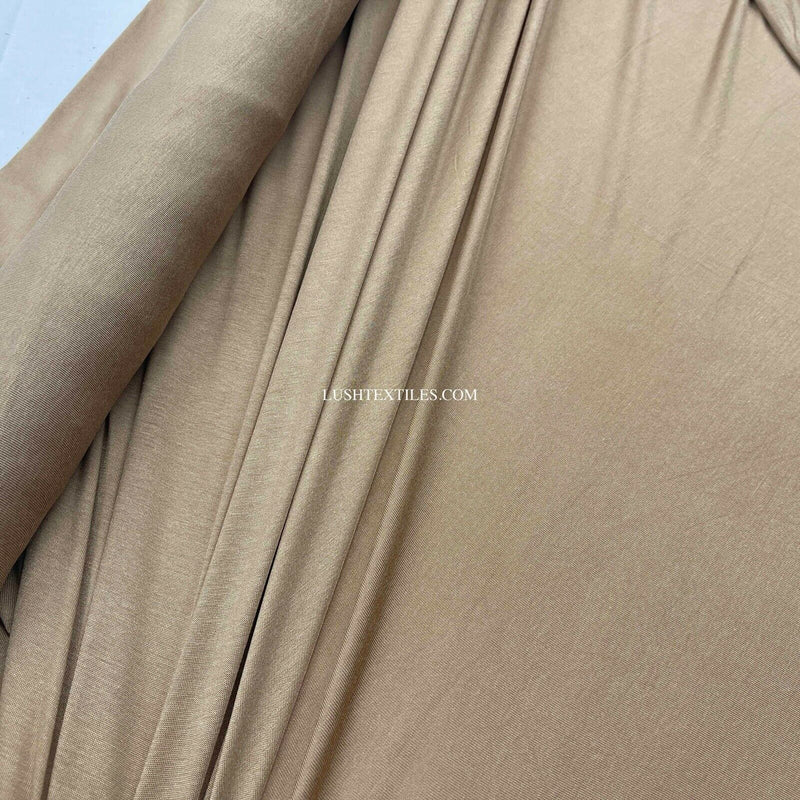 Kamel Hautfarbenes Rippenjersey-Stretch-Bardot-Kostüm aus figurbetontem Stoff, Trikotkleid