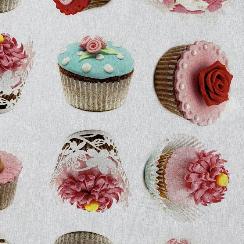 Digitaler Baumwollstoff mit Cupcakes-Weihnachtsdruck