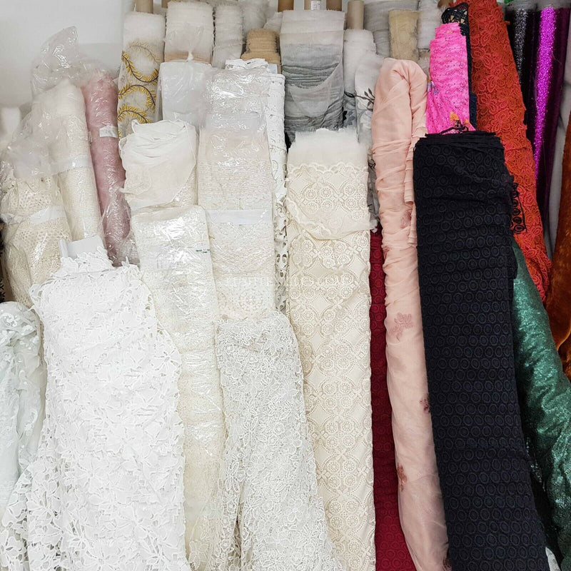 SCHWARZ gefleckte florale Guipure-Spitze aus Baumwolle für Kleider, Brautbesatz, Hochzeitsbluse