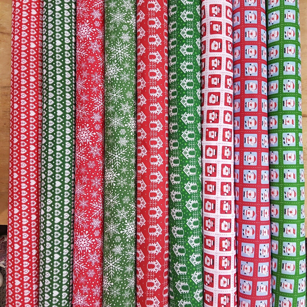 Christmas Polycotton Fabric Quilting Dress Xmas Crafts 45" - Bull Ring Fabrics