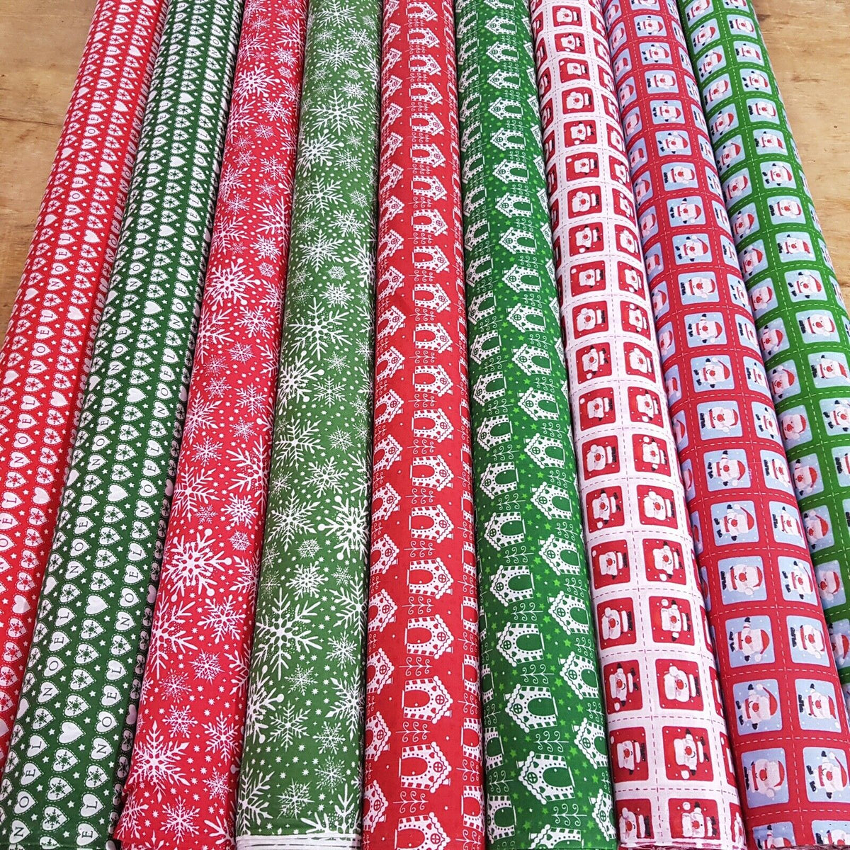 Christmas Polycotton Fabric Quilting Dress Xmas Crafts 45" - Bull Ring Fabrics