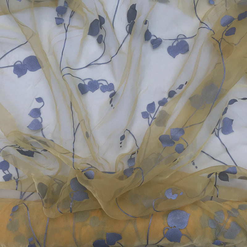 Voile-Organzastoff mit Blumenblütenmotiv, Gelb