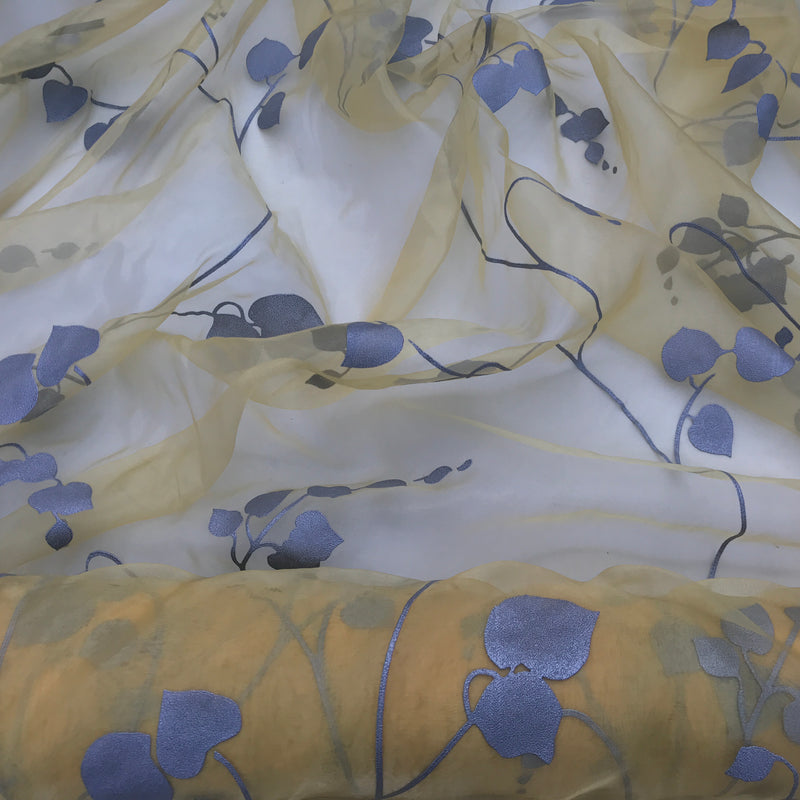 Voile-Organzastoff mit Blumenblütenmotiv, Gelb
